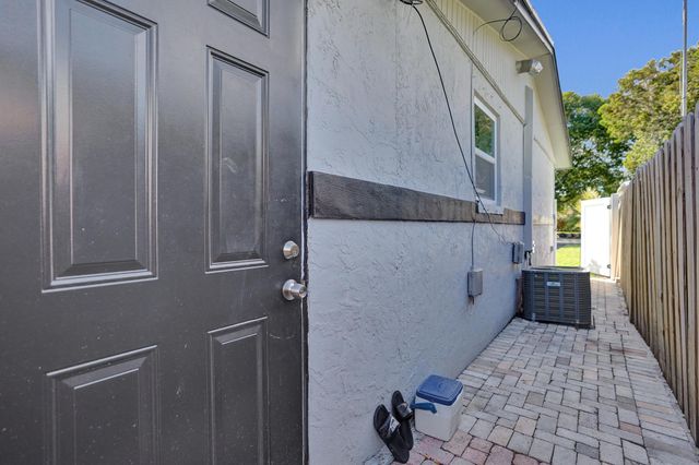 5604 Garden Avenue, West Palm Beach, FL 33405