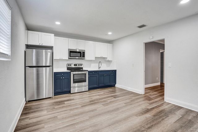 5604 Garden Avenue, West Palm Beach, FL 33405