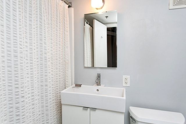 12 Stoneholm 426, Boston, MA 02115