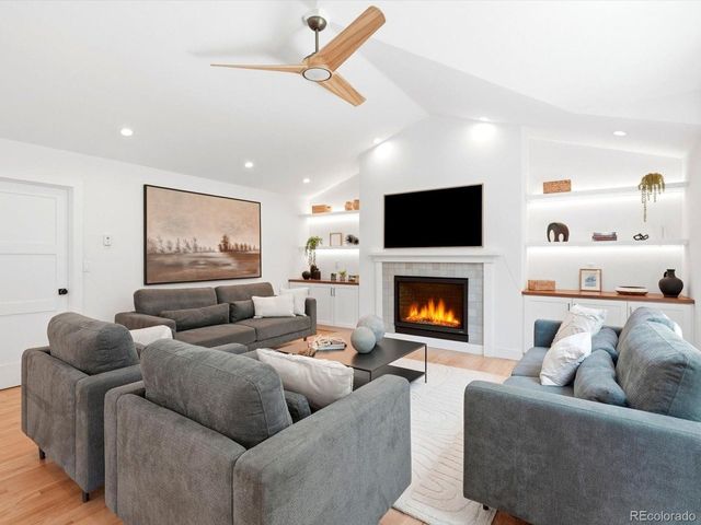 8140 Meadowdale Ct, Longmont, CO 80503