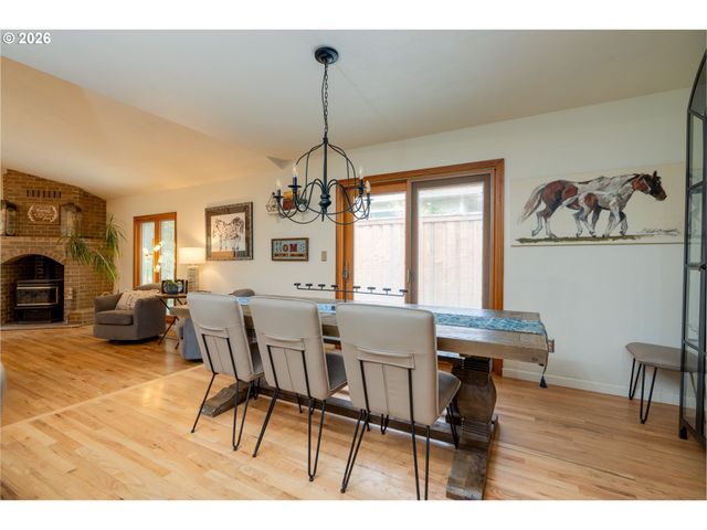 1827 Nw DORAL St, Mc Minnville, OR 97128