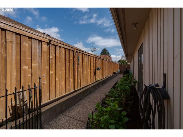 1827 Nw DORAL St, Mc Minnville, OR 97128