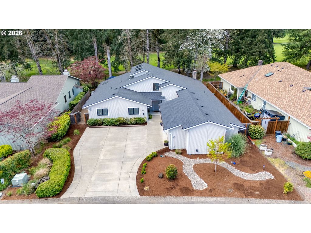 Image 1 of property listing at 1827 Nw DORAL St, Mc Minnville, OR 97128