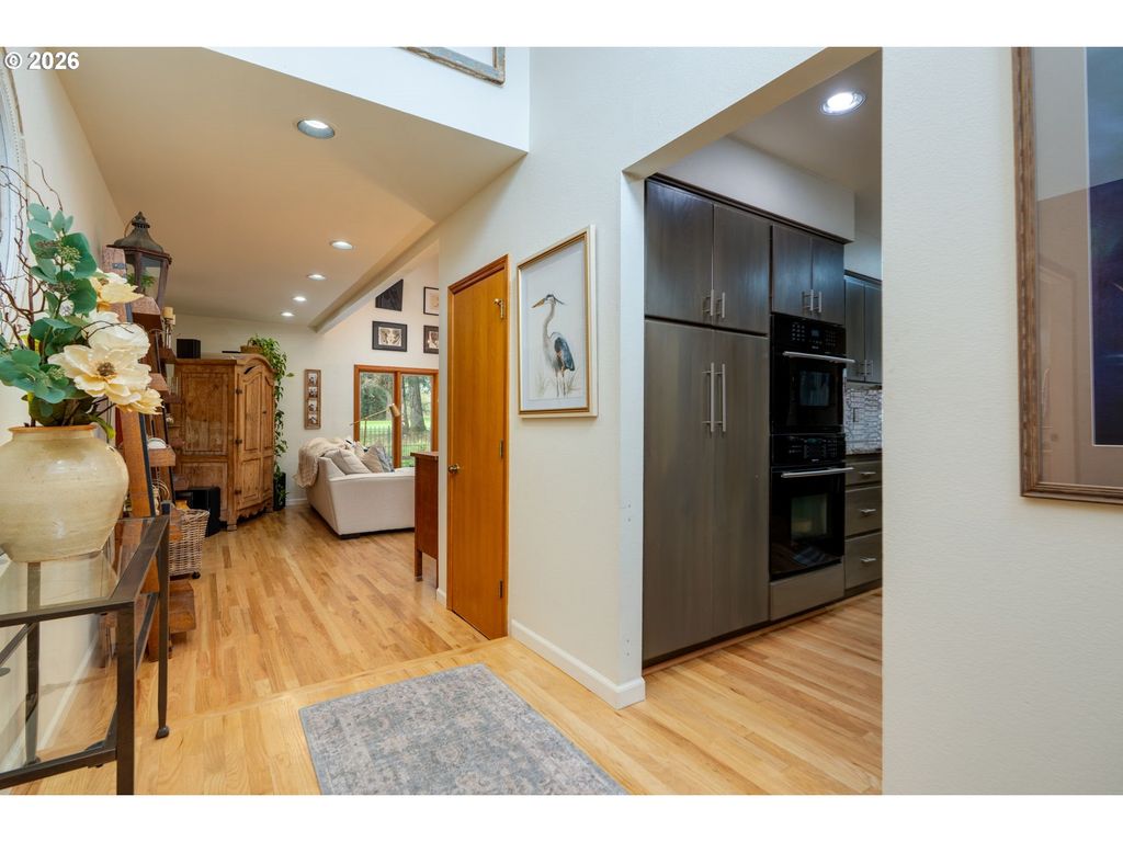 Image 11 of property listing at 1827 Nw DORAL St, Mc Minnville, OR 97128