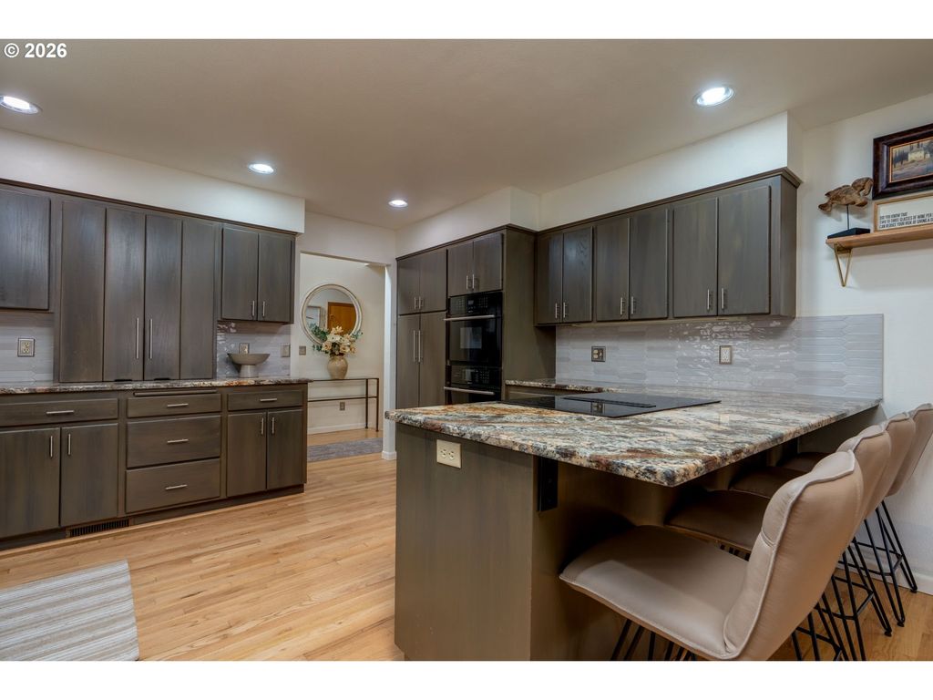Image 14 of property listing at 1827 Nw DORAL St, Mc Minnville, OR 97128