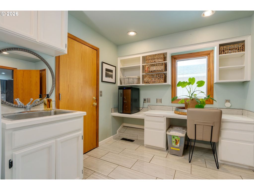Image 20 of property listing at 1827 Nw DORAL St, Mc Minnville, OR 97128