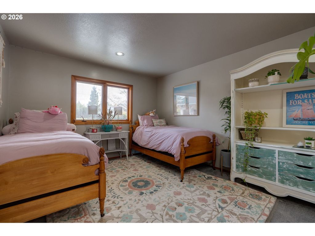 Image 32 of property listing at 1827 Nw DORAL St, Mc Minnville, OR 97128