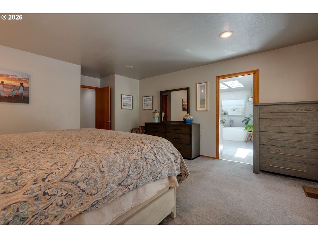 Image 37 of property listing at 1827 Nw DORAL St, Mc Minnville, OR 97128