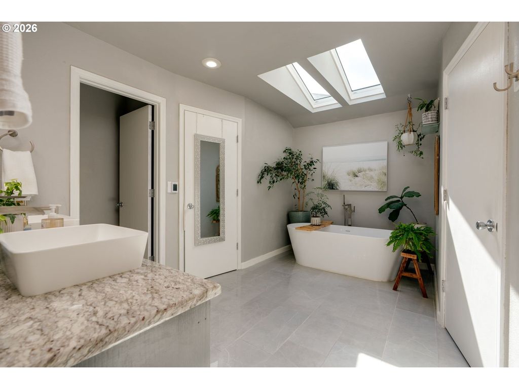 Image 38 of property listing at 1827 Nw DORAL St, Mc Minnville, OR 97128