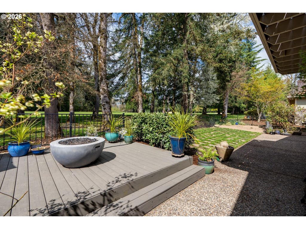 Image 43 of property listing at 1827 Nw DORAL St, Mc Minnville, OR 97128