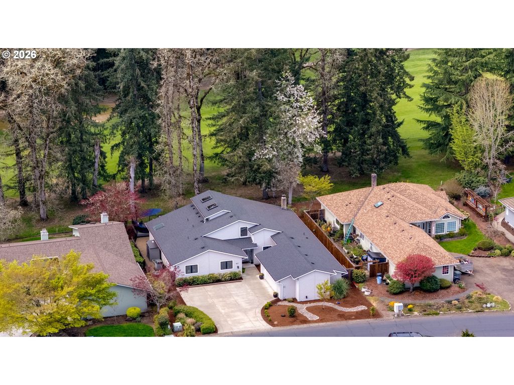 Image 6 of property listing at 1827 Nw DORAL St, Mc Minnville, OR 97128