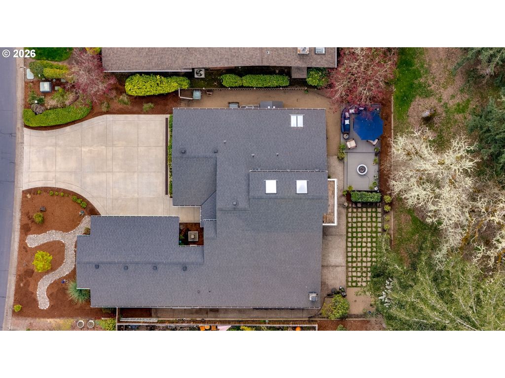Image 7 of property listing at 1827 Nw DORAL St, Mc Minnville, OR 97128