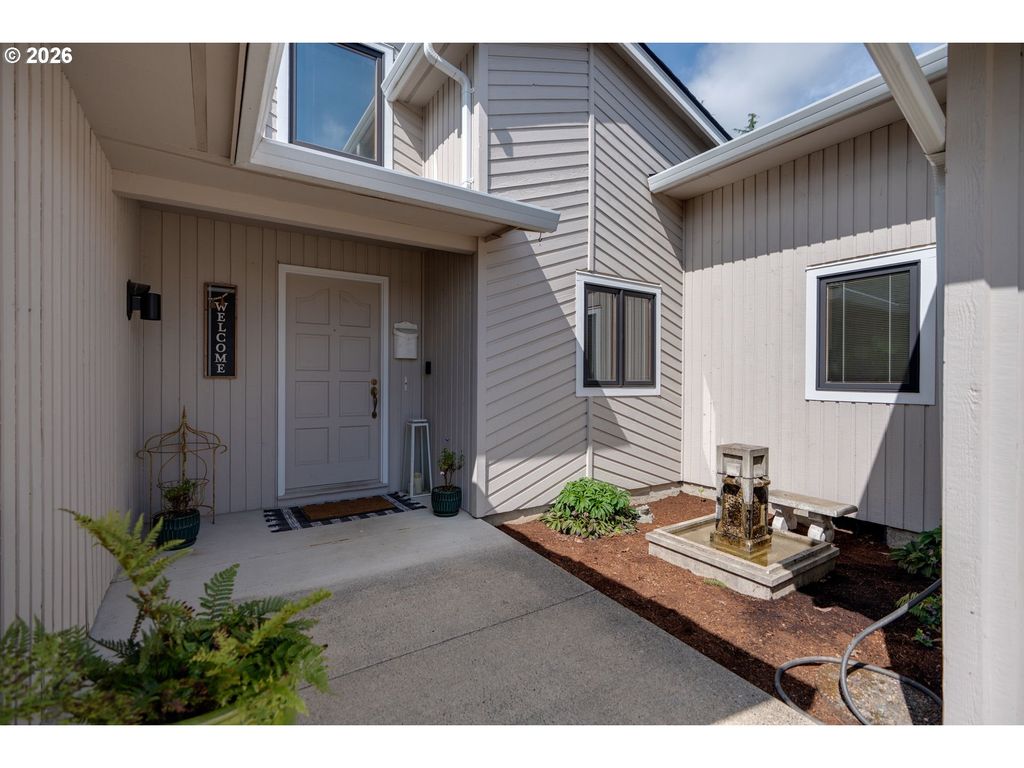 Image 8 of property listing at 1827 Nw DORAL St, Mc Minnville, OR 97128