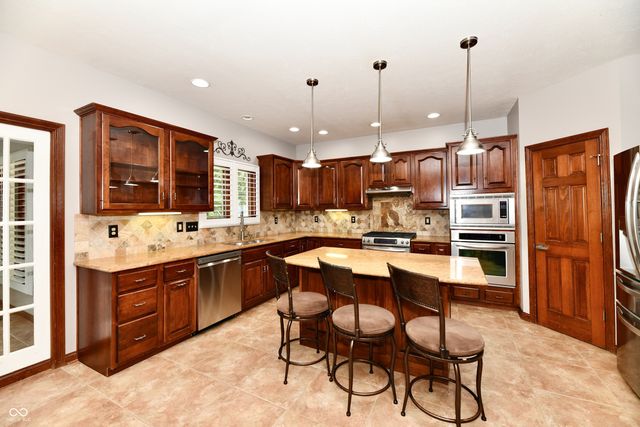 1324 Eagle Valley Drive, Greenwood, IN 46143