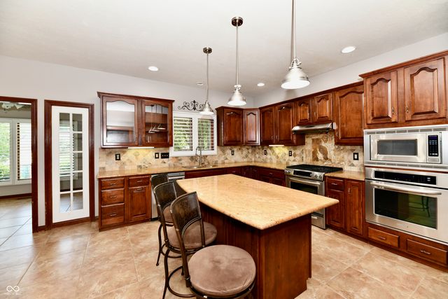 1324 Eagle Valley Drive, Greenwood, IN 46143
