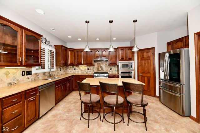 1324 Eagle Valley Drive, Greenwood, IN 46143