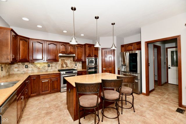 1324 Eagle Valley Drive, Greenwood, IN 46143