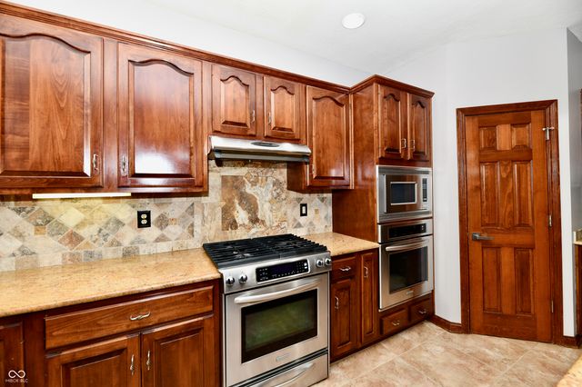 1324 Eagle Valley Drive, Greenwood, IN 46143