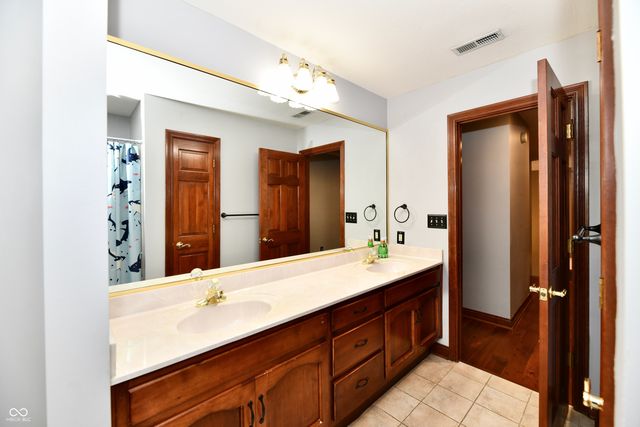 1324 Eagle Valley Drive, Greenwood, IN 46143