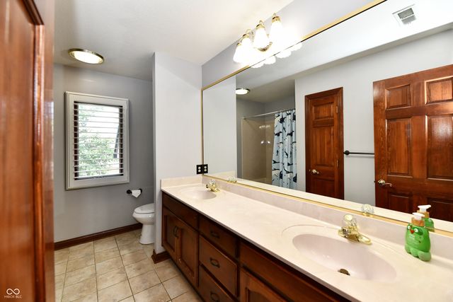 1324 Eagle Valley Drive, Greenwood, IN 46143