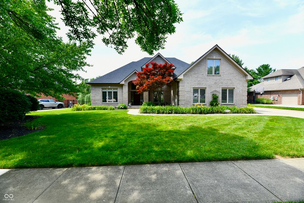 1324 Eagle Valley Drive, Greenwood, IN 46143