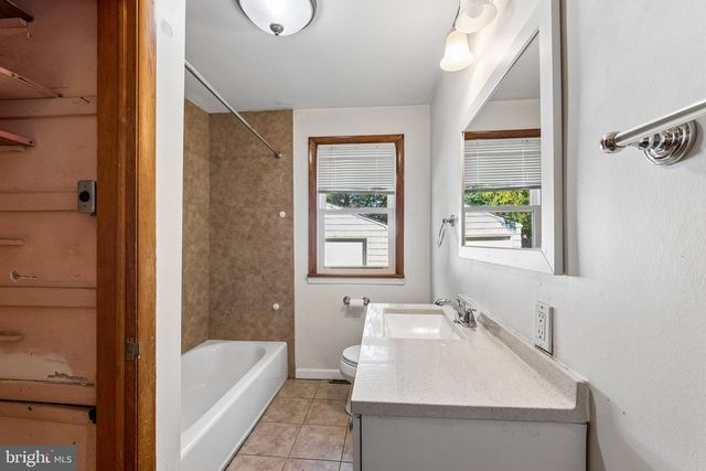 38 CHAUNCEY AVE, Ewing, NJ 08638