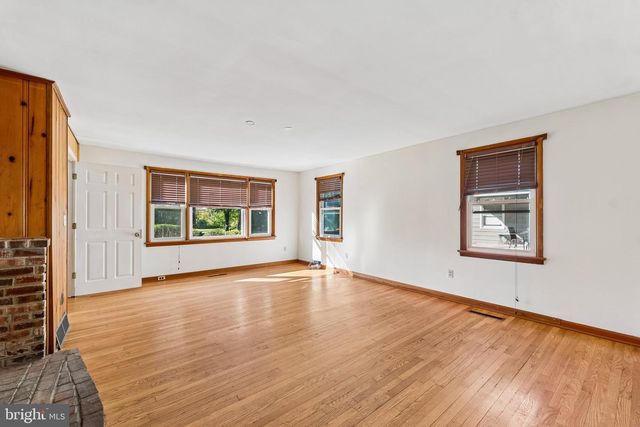 38 CHAUNCEY AVE, Ewing, NJ 08638