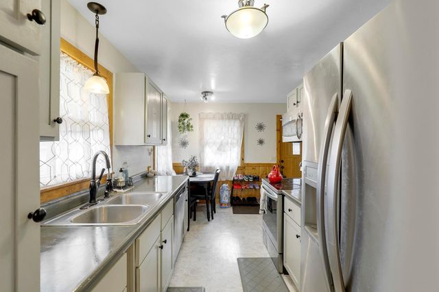 5918 Xerxes Avenue N, Brooklyn Center, MN 55430