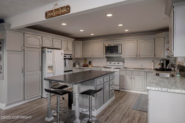 2871 E Fairview Loop, Wasilla, AK 99654