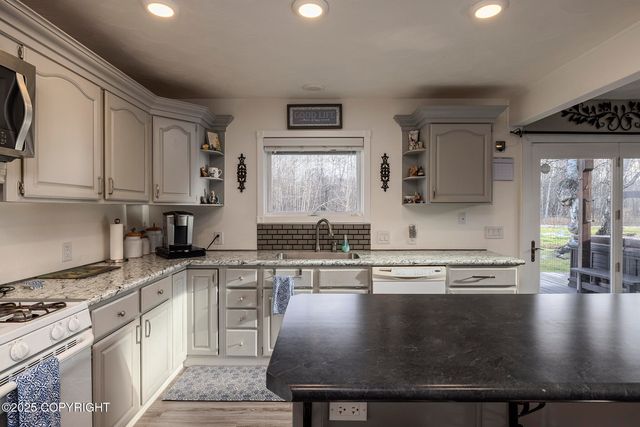 2871 E Fairview Loop, Wasilla, AK 99654