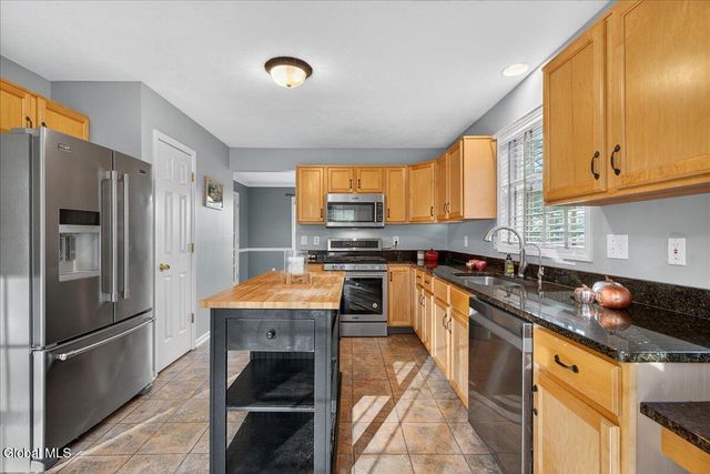 15 Coneflower Court, Malta, NY 12020