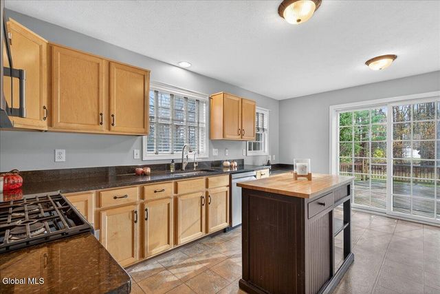 15 Coneflower Court, Malta, NY 12020