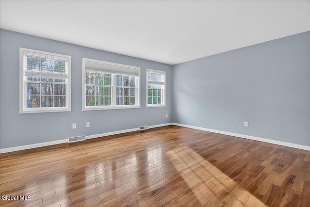 15 Coneflower Court, Malta, NY 12020