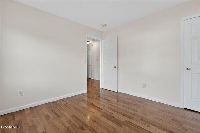 15 Coneflower Court, Malta, NY 12020