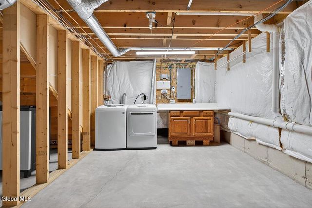 15 Coneflower Court, Malta, NY 12020