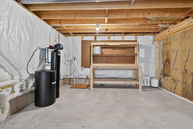 15 Coneflower Court, Malta, NY 12020