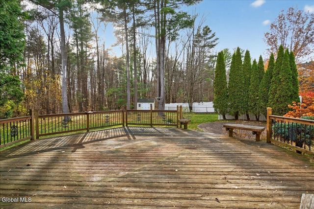 15 Coneflower Court, Malta, NY 12020