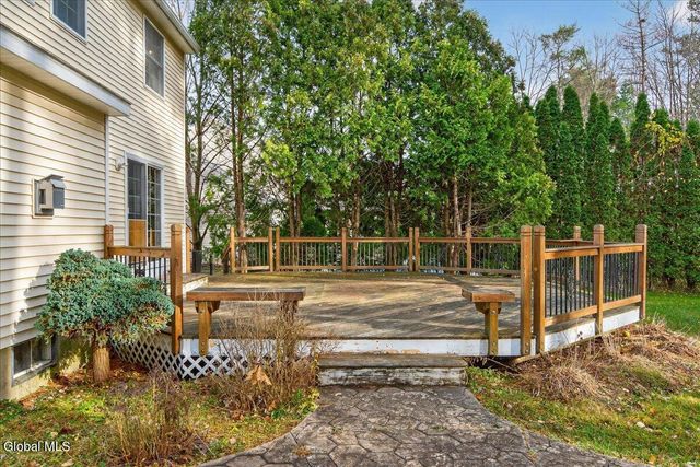 15 Coneflower Court, Malta, NY 12020