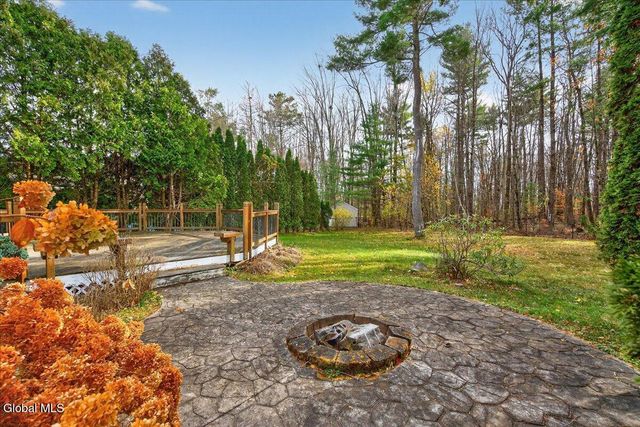 15 Coneflower Court, Malta, NY 12020