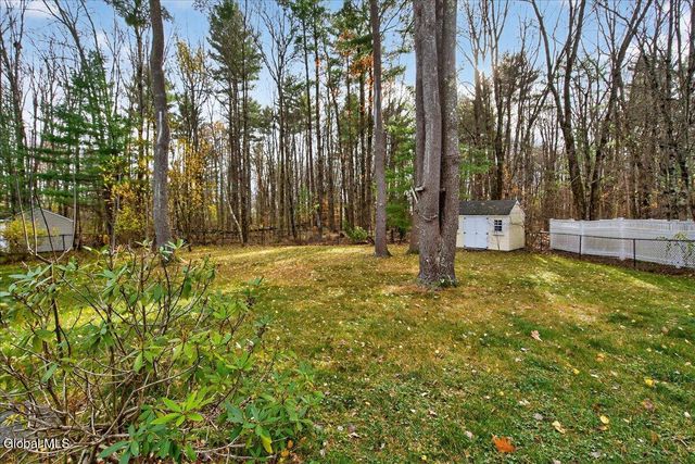 15 Coneflower Court, Malta, NY 12020