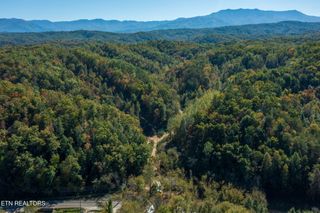 1876 Upper Middle Creek Rd, Sevierville, TN 37876