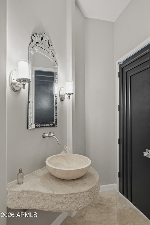Image 16 of property listing at 6702 E SUNNYVALE Road, Paradise Valley, AZ 85253