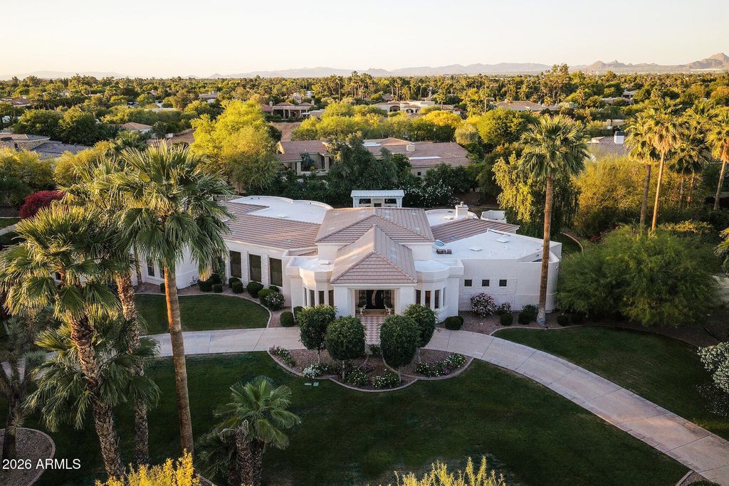 Image 2 of property listing at 6702 E SUNNYVALE Road, Paradise Valley, AZ 85253