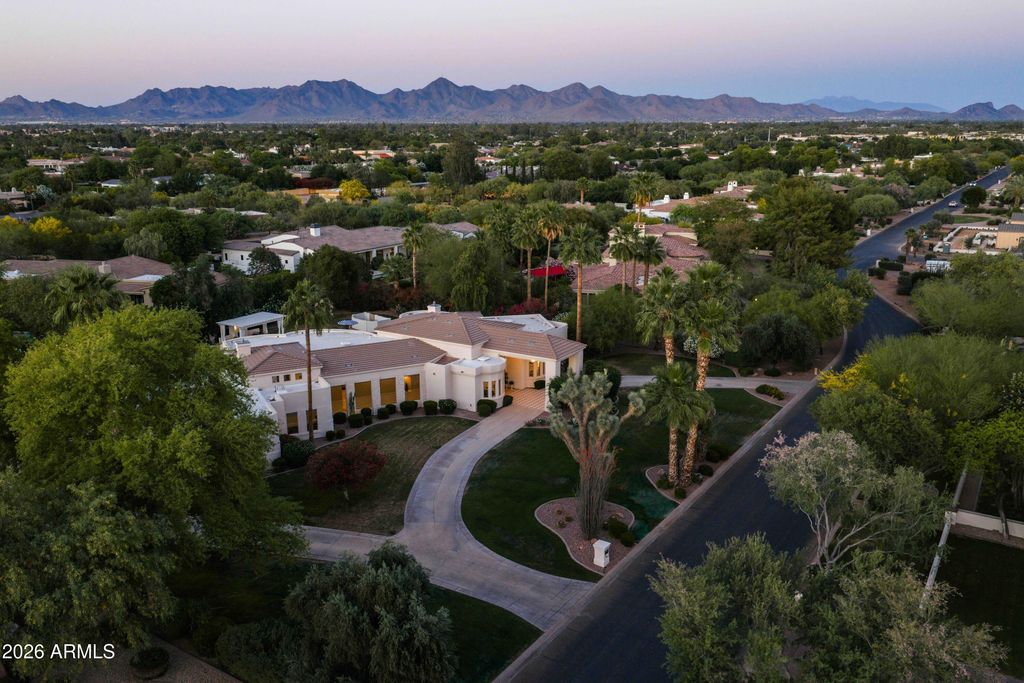Image 33 of property listing at 6702 E SUNNYVALE Road, Paradise Valley, AZ 85253