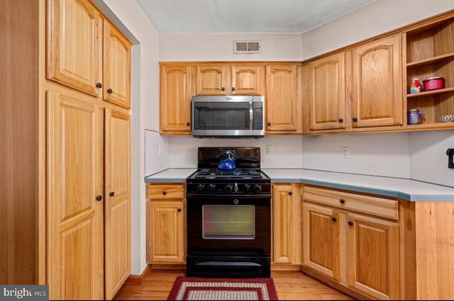 1106 MEADOWS DR, Williamstown, NJ 08094