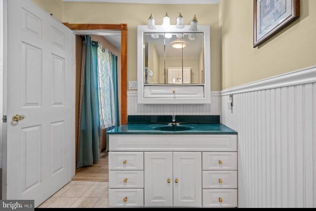 1106 MEADOWS DR, Williamstown, NJ 08094