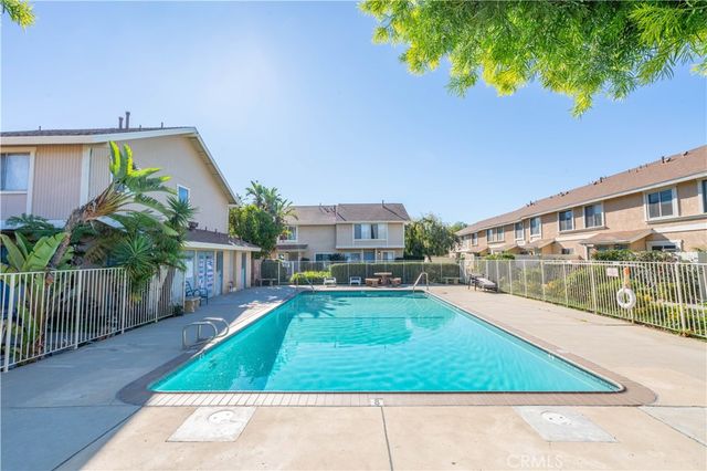 10125 De Soto 45, Chatsworth, CA 91311