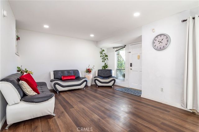 10125 De Soto 45, Chatsworth, CA 91311