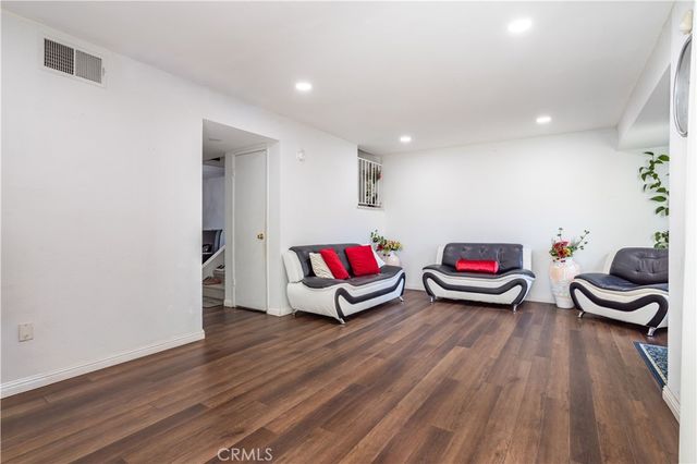 10125 De Soto 45, Chatsworth, CA 91311
