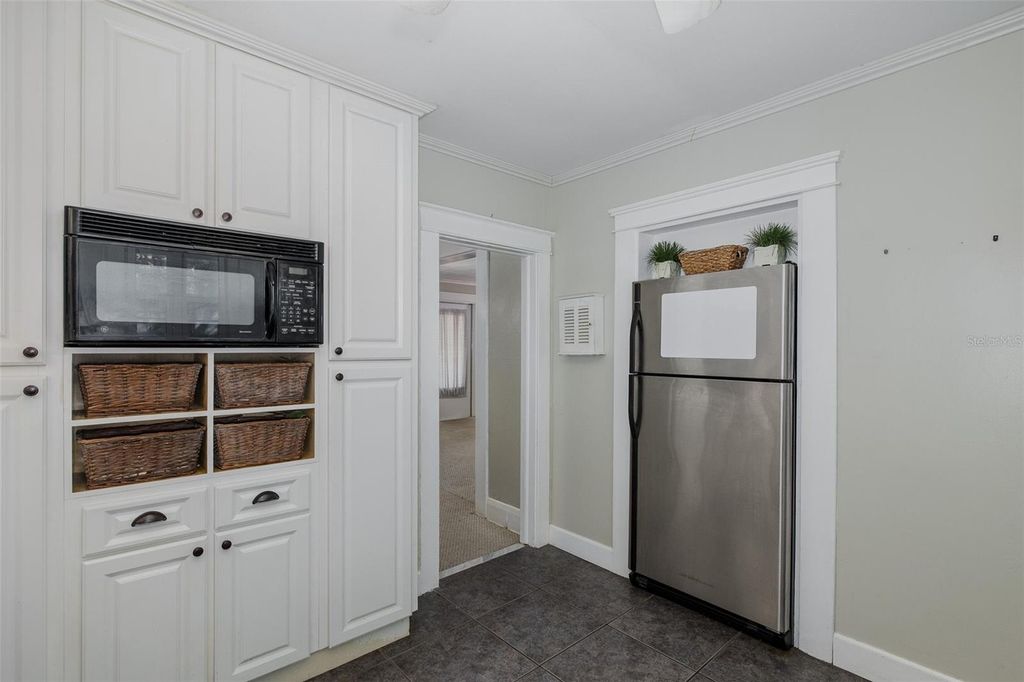 Image 12 of property listing at 8114 N ALASKA STREET, Tampa, FL 33604